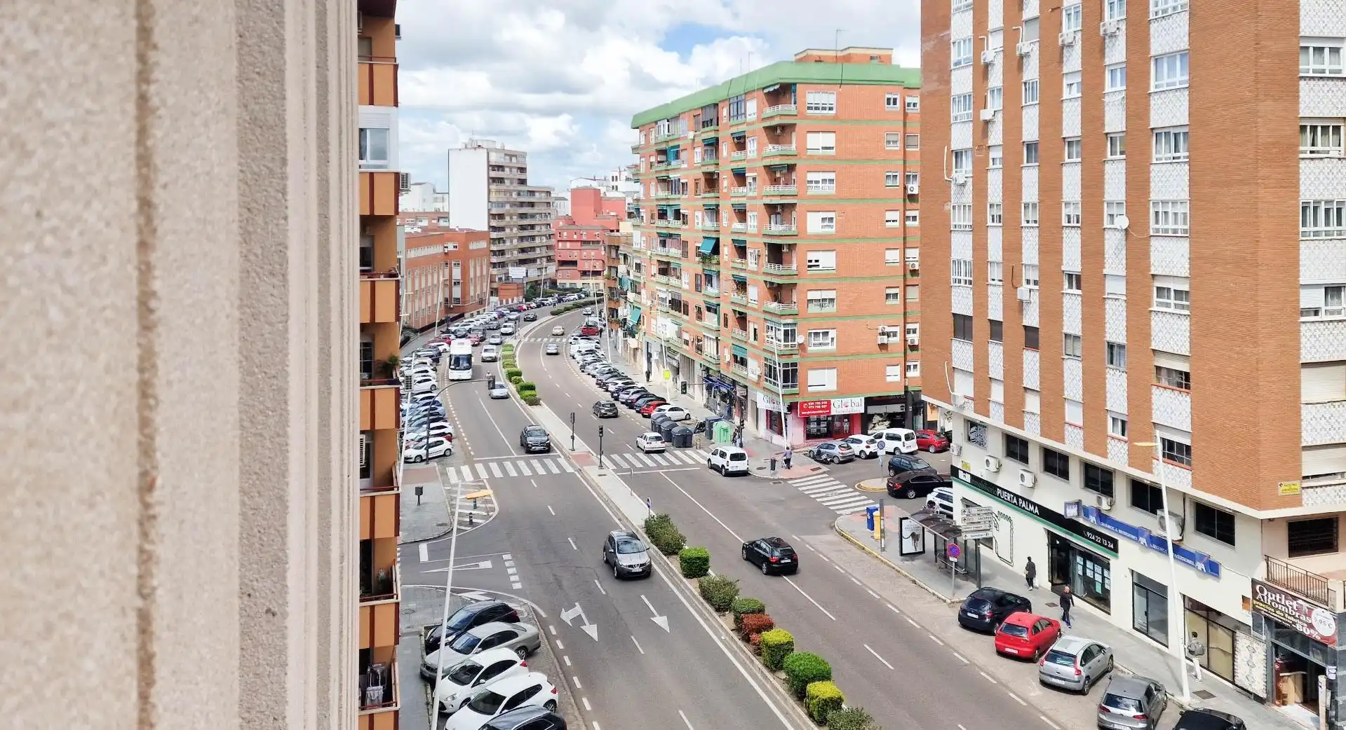 Vista exterior de Oficina de lloguer en Badajoz amb Aire condicionat
