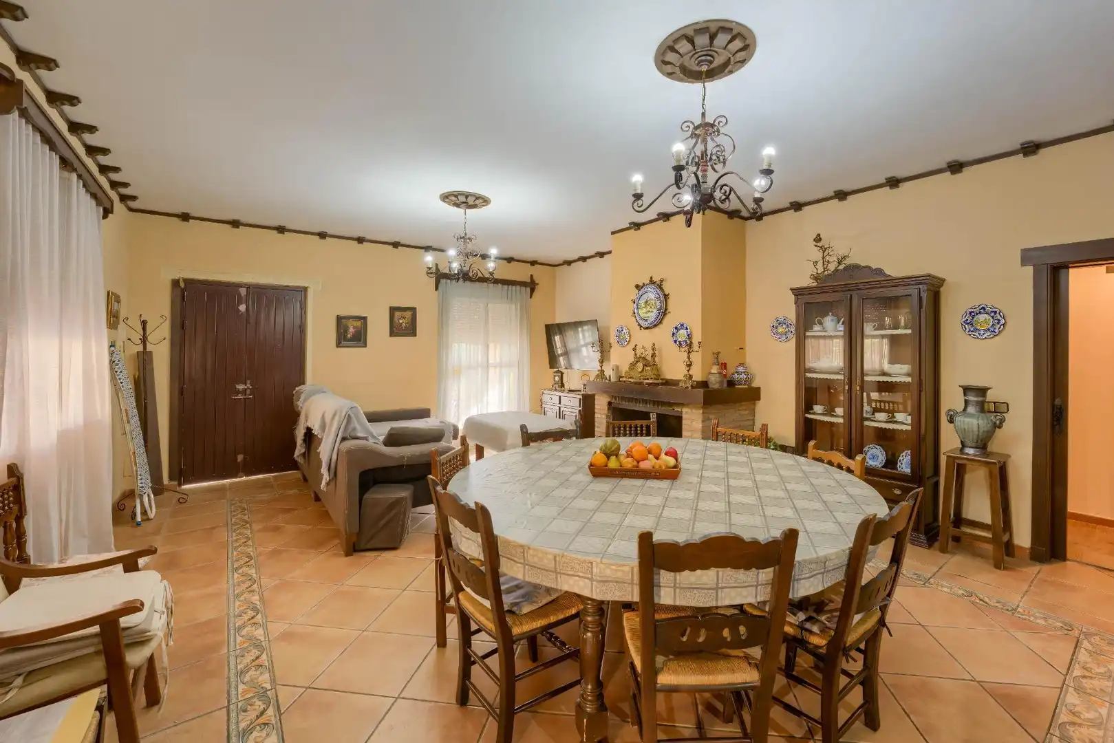 Comedor de Casa o chalet en venta en Sanlúcar la Mayor con Aire acondicionado, Calefacción y Jardín privado