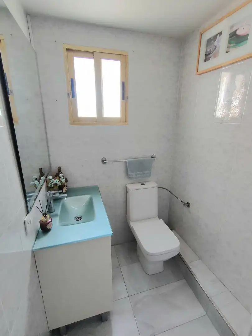 Baño de Apartamento en venta en Guardamar del Segura con Aire acondicionado, Terraza y Amueblado