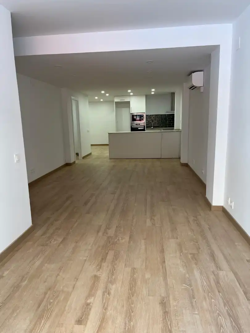 Local de lloguer en L'Hospitalet de Llobregat amb Aire condicionat, Calefacció i Parquet