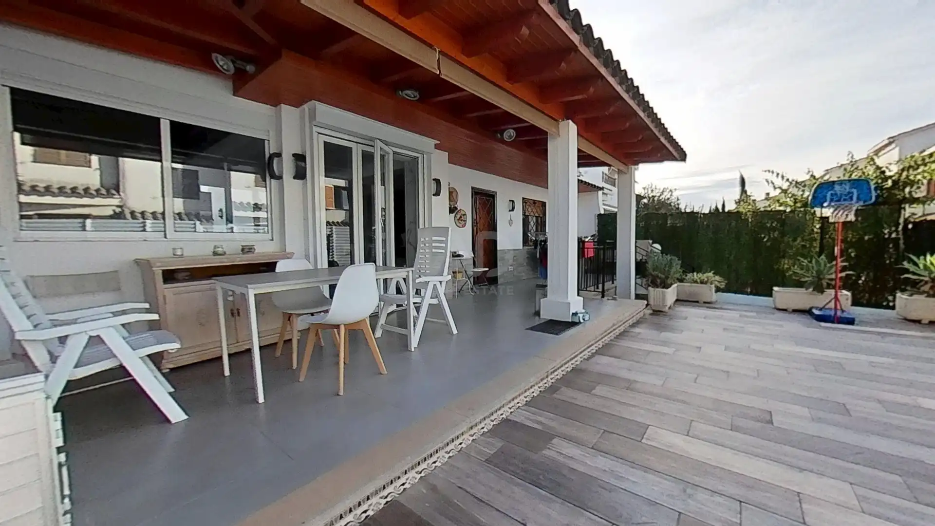 Terrasse von Einfamilien-Reihenhaus zum Verkauf in Benicasim / Benicàssim mit Klimaanlage und Heizung