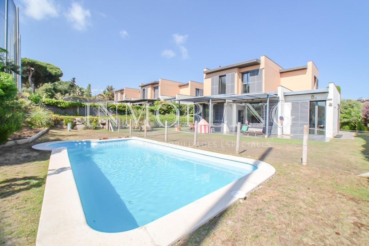 Swimming pool of House or chalet for sale in Sant Vicenç de Montalt  with Air Conditioner, Heating and Private garden