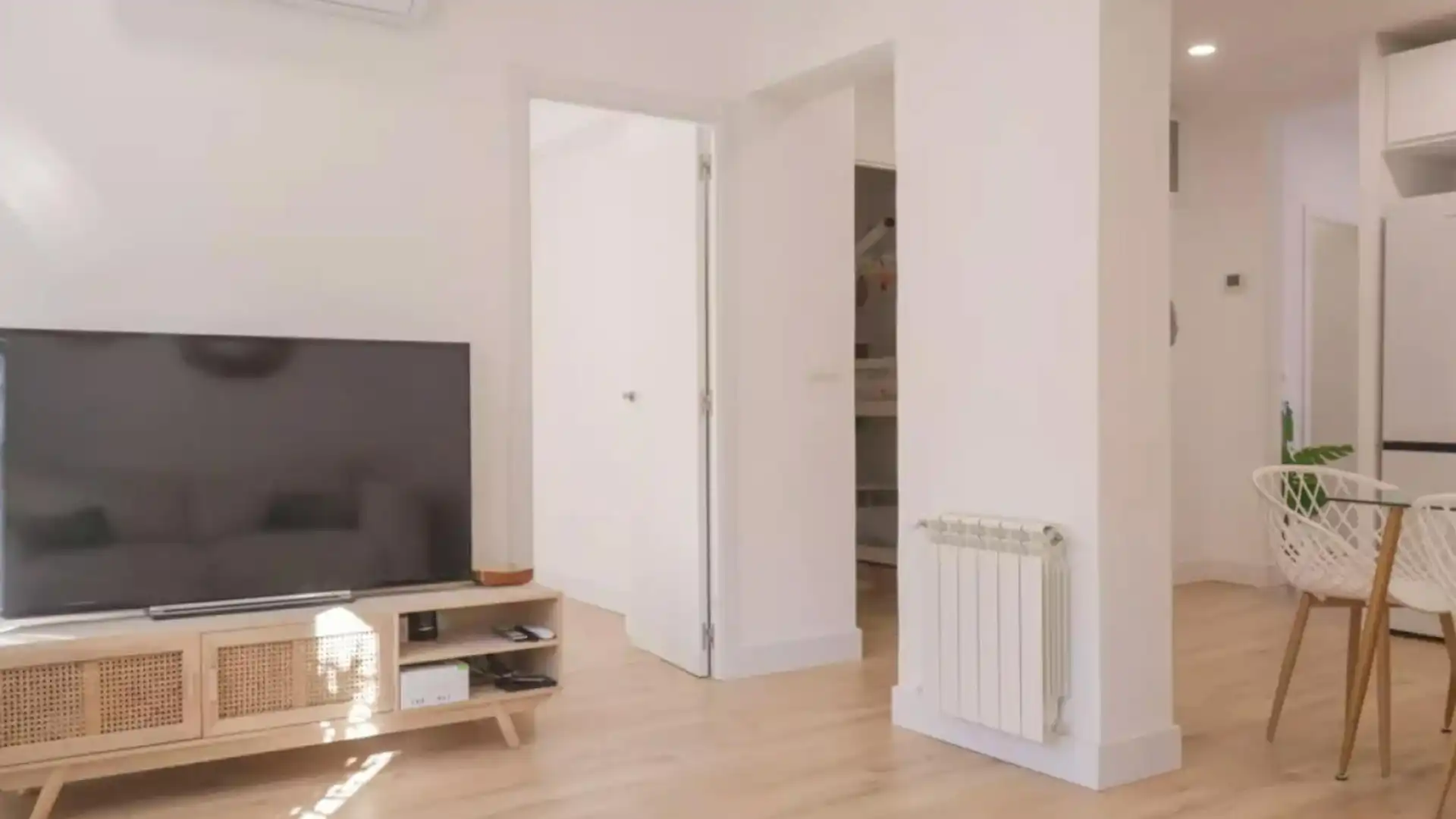 Living room of Flat for rent in  Madrid Capital  with Air Conditioner, Heating and Furnished