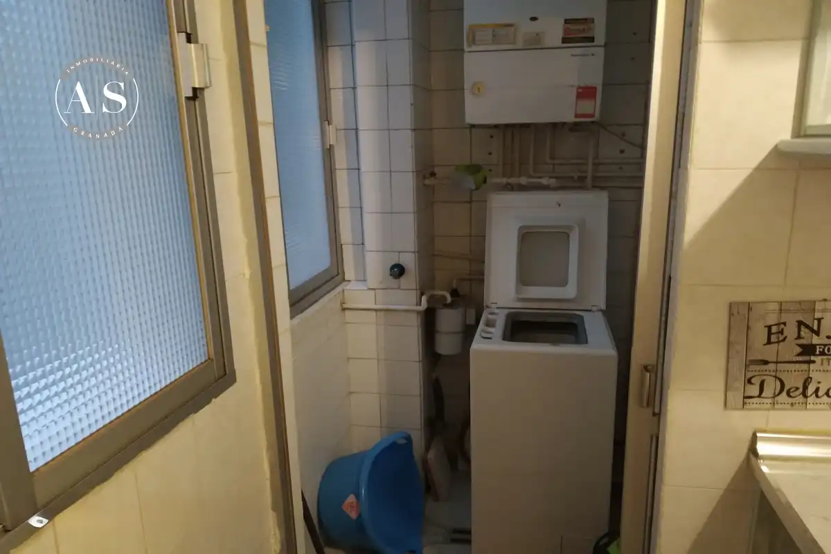 Küche von Wohnung zum Verkauf in Granada mit Klimaanlage und Heizung