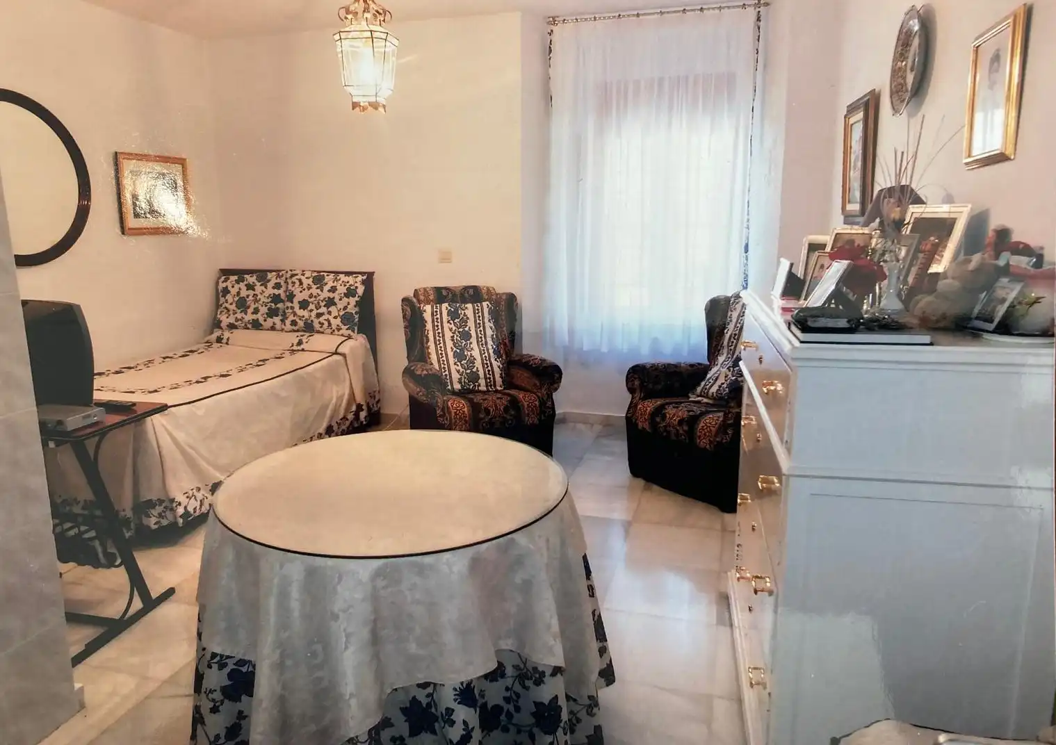 Dormitori de Casa o xalet en venda en Guadix amb Terrassa, Moblat i Balcó