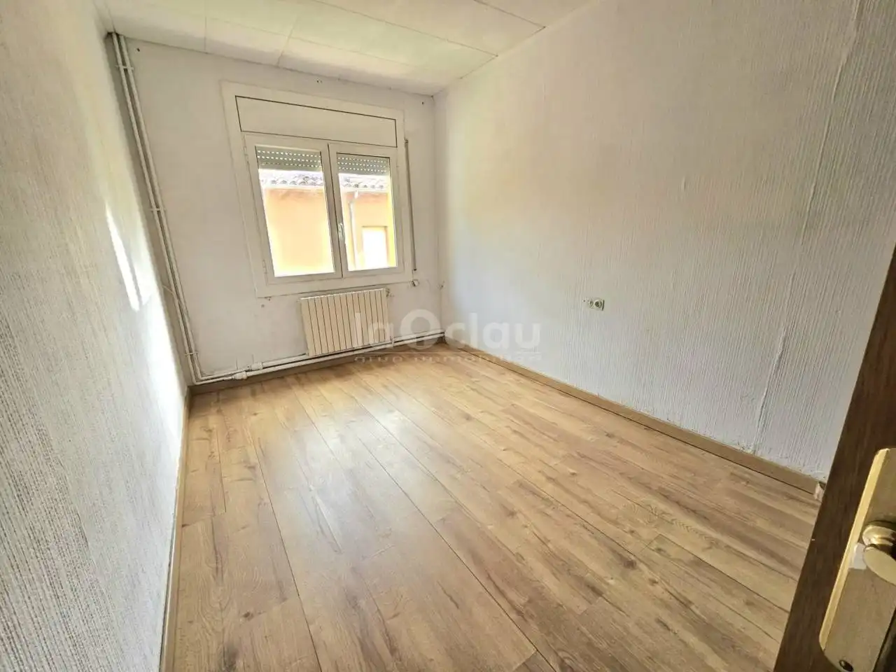 Schlafzimmer von Wohnung zum Verkauf in Tona mit Heizung, Parkett und Terrasse