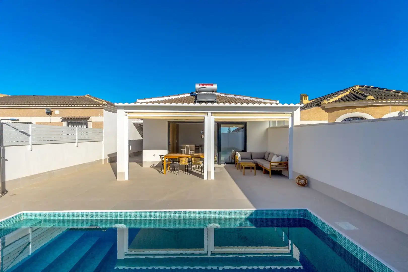 Casa amb piscina en venda a Zona Carrefour - Urbanizaciones, imagen 2
