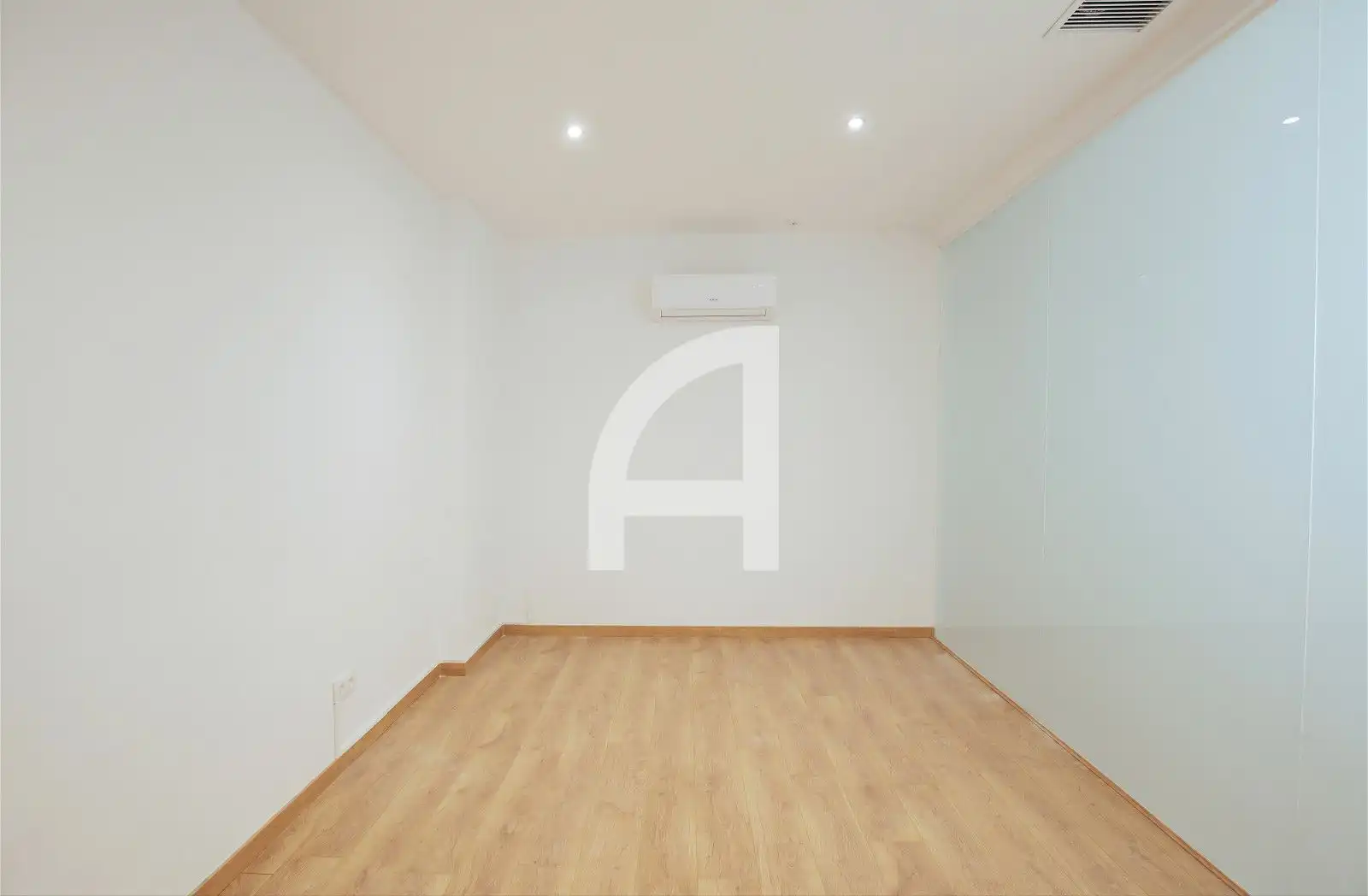 Habitación de Nave industrial en venta en Madrid