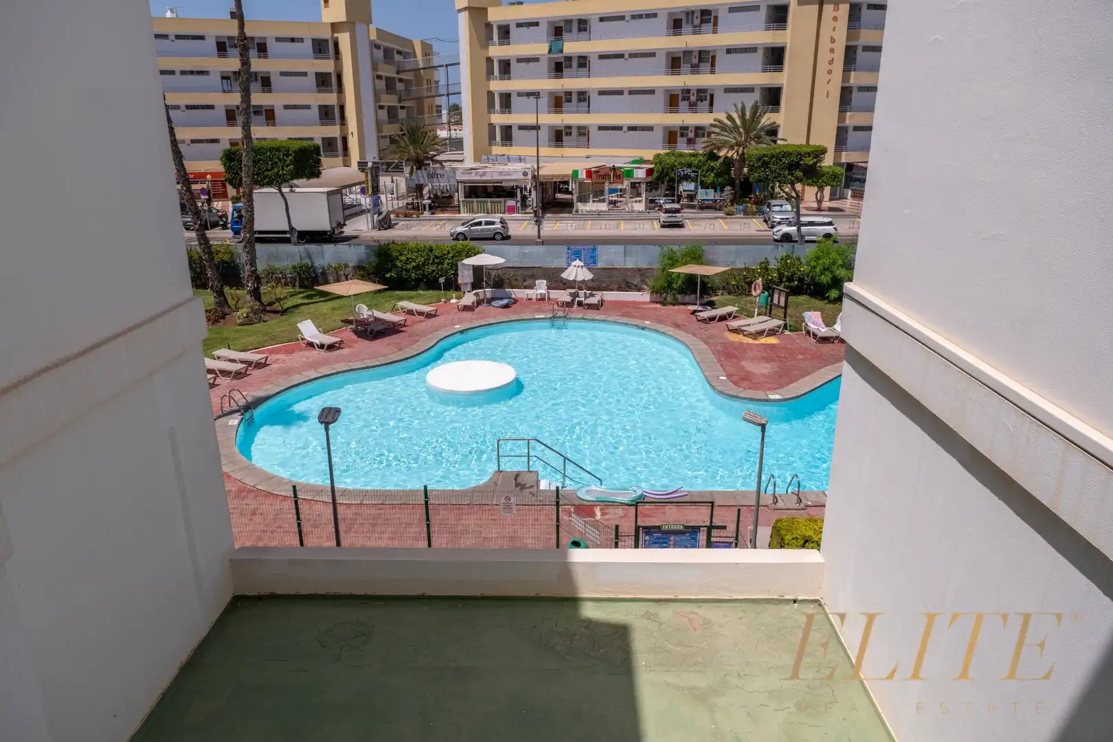 Piscina de Apartament en venda en San Bartolomé de Tirajana amb Aire condicionat, Jardí privat i Moblat