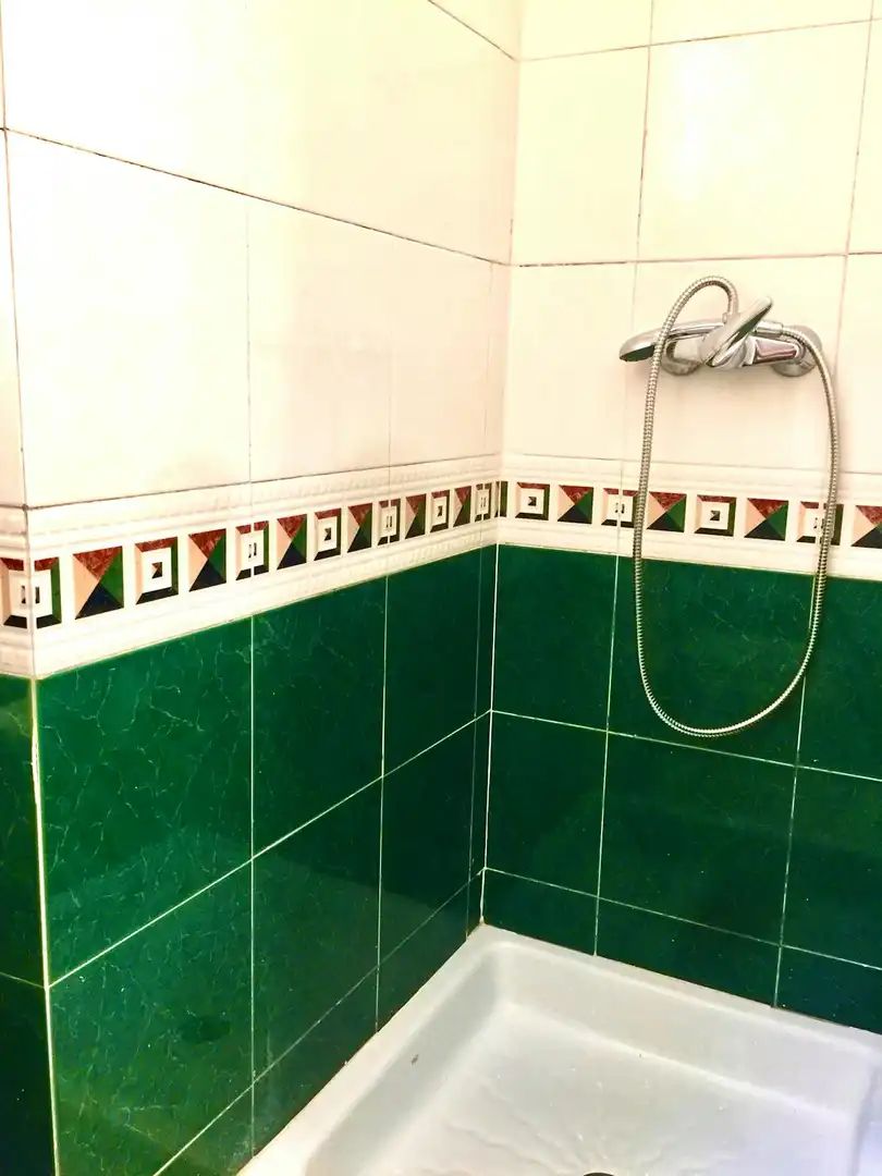 Badezimmer von Wohnung zur untervermieten in Valencia mit Waschmaschine und Internet