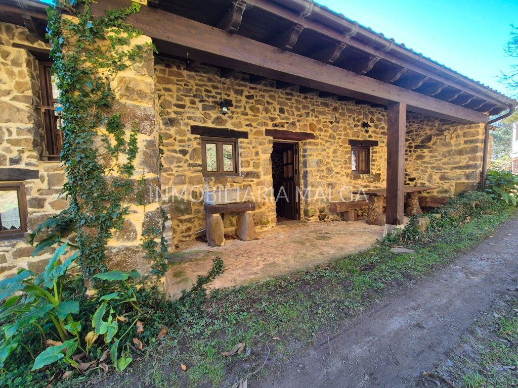 Exterior view of House or chalet for sale in Colunga  with Private garden and Parquet flooring