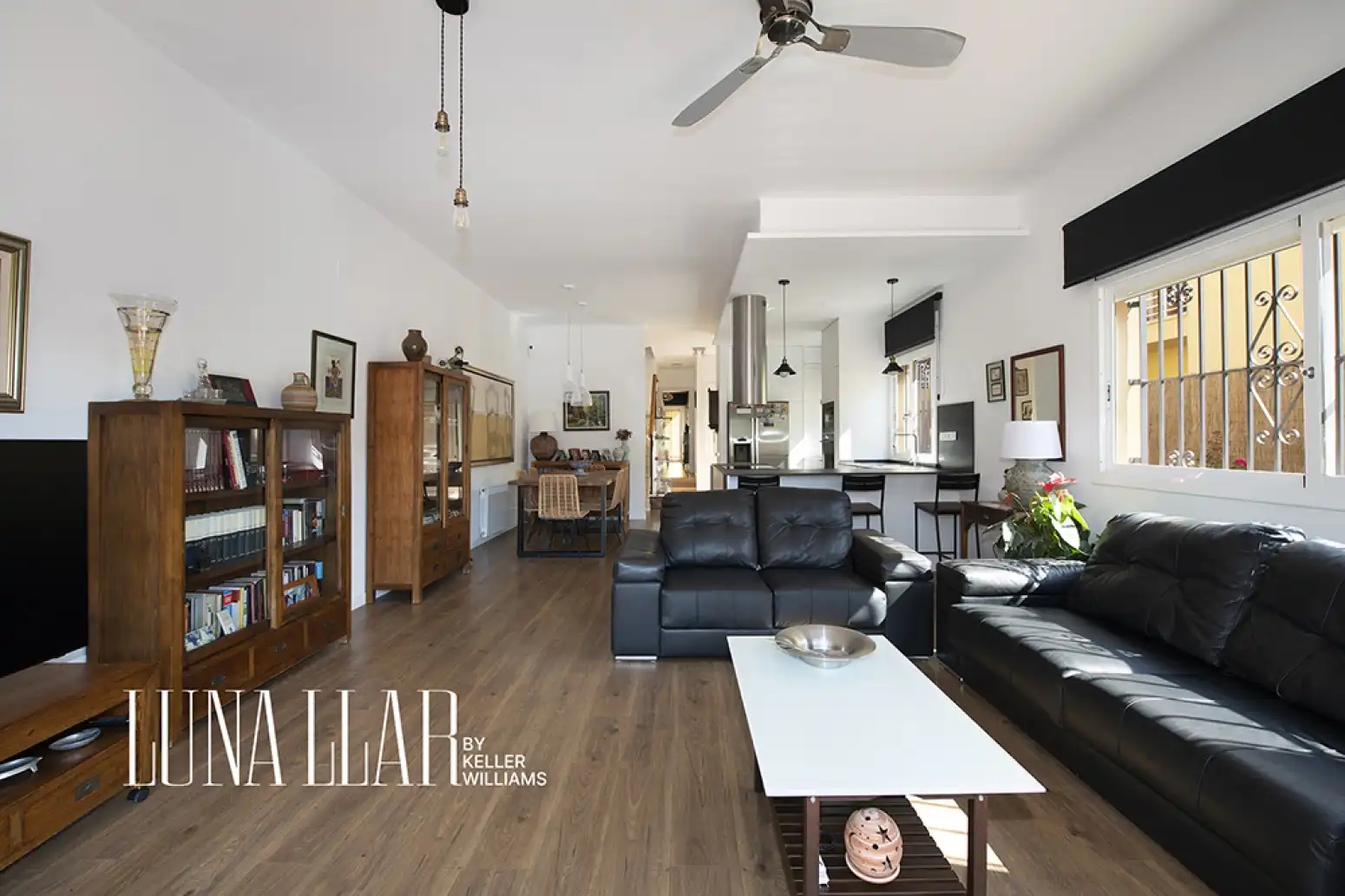 Living room of Detached homes for sale in Sitges  with Air Conditioner, Heating and Private garden
