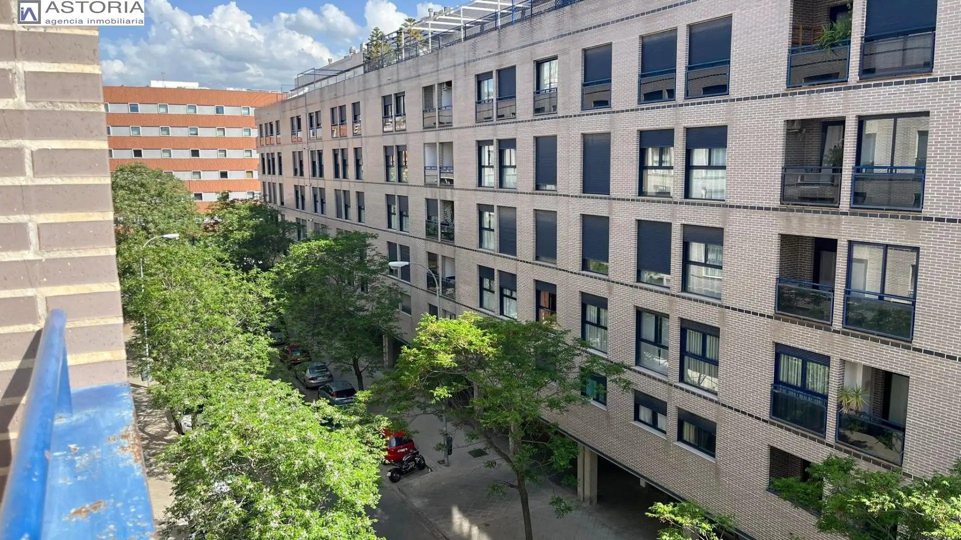 Vista exterior de Pis de lloguer en  Granada Capital amb Aire condicionat, Calefacció i Moblat
