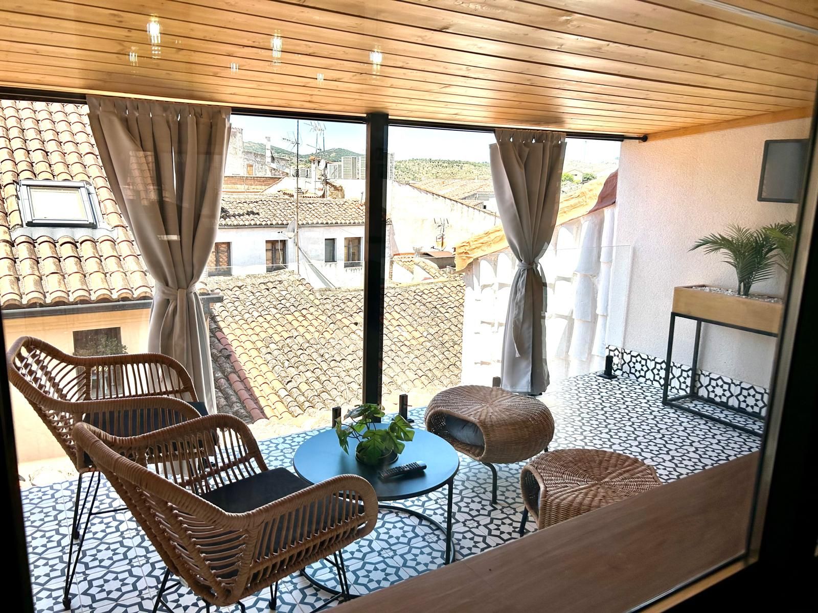 Attic to rent in Calle Pedro Isidro, Centro Ciudad