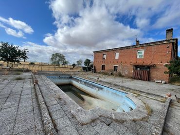 House with pool for sale in Sierra de Fuentes