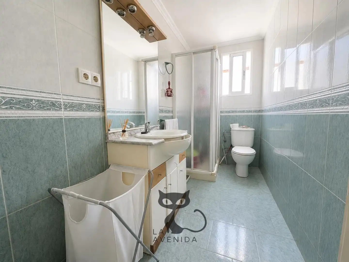 Badezimmer von Wohnung zum Verkauf in Alfafar mit Balkon