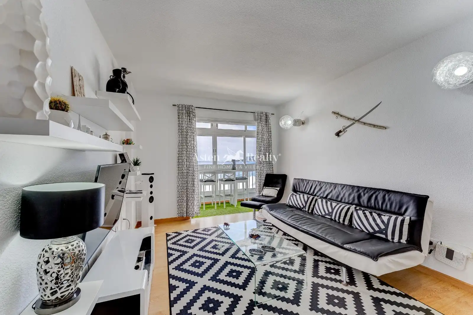 Living room of Apartments for sale in San Cristóbal de la Laguna  with Terrace, Swimming Pool and Furnished