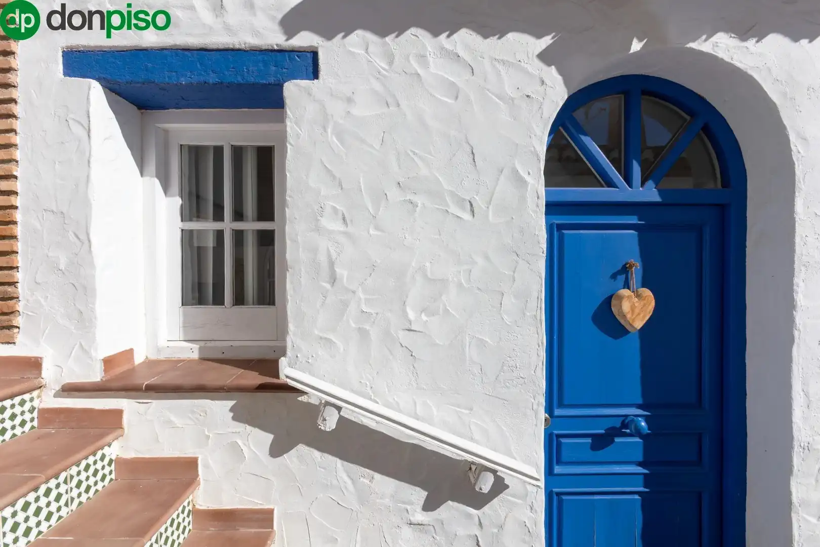 Exterior view of Houses for sale in Almuñécar  with Air Conditioner, Heating and Private garden