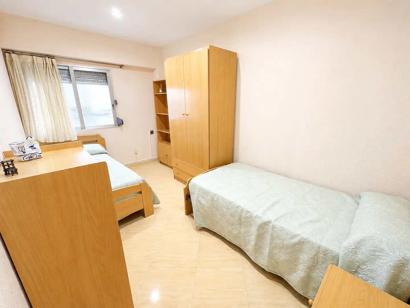 Bedroom of Flat for sale in Valencia  with Air Conditioner, Furnished and Oven