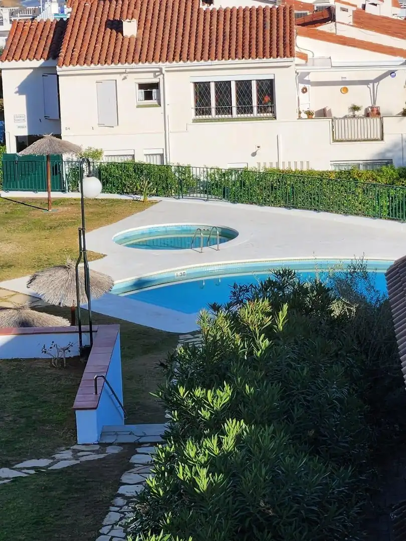 Schwimmbecken von Wohnung zur Miete in Sitges mit Klimaanlage, Privatgarten und Terrasse
