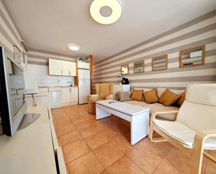 Sala d'estar de Planta baixa de lloguer en San Bartolomé de Tirajana amb Aire condicionat, Terrassa i Moblat