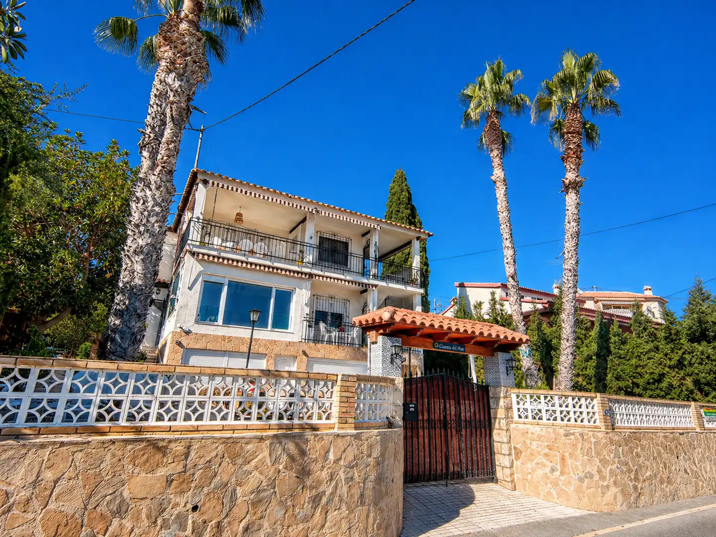 Vista exterior de Casa adosada de lloguer en El Campello amb Aire condicionat, Calefacció i Jardí privat