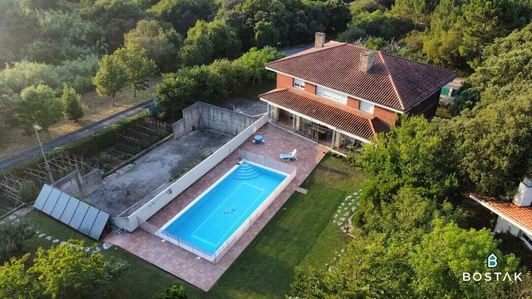 Piscina de Casa o xalet en venda en Barrika amb Calefacció, Jardí privat i Terrassa