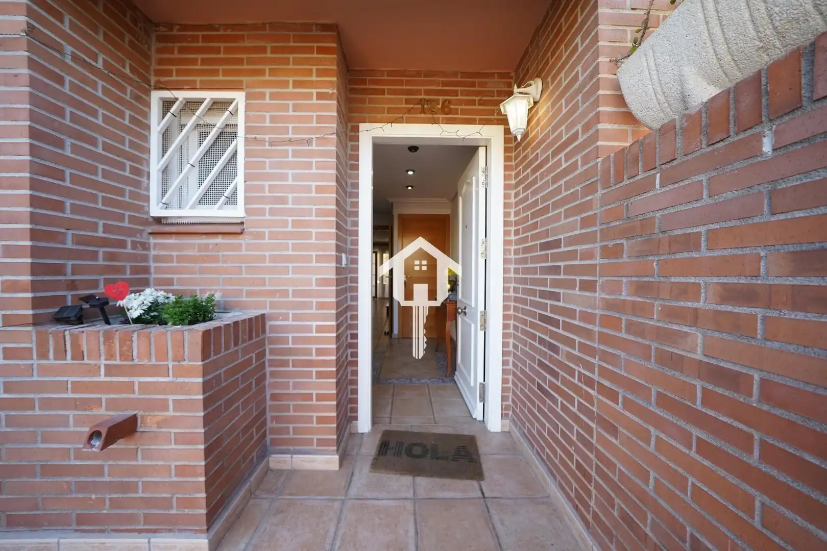 Casa adosada en venda en Alicante / Alacant amb Aire condicionat, Calefacció i Jardí privat