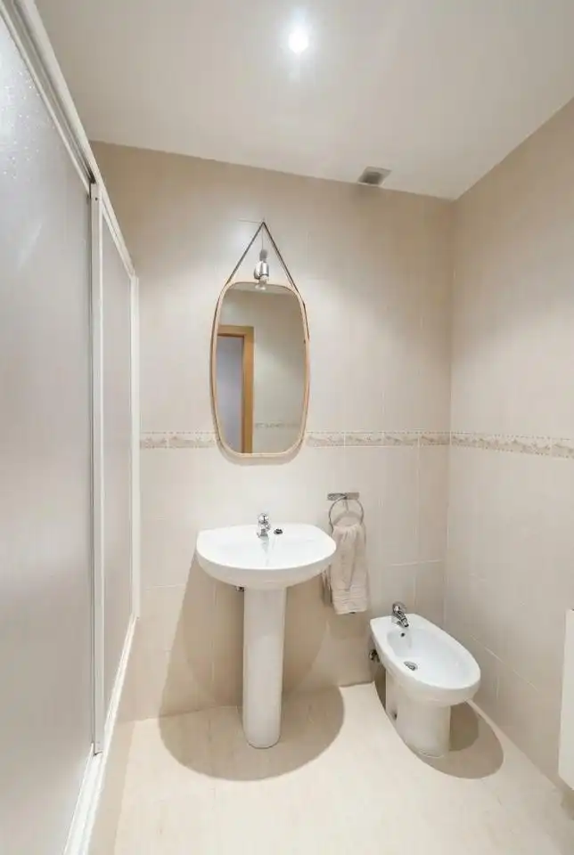 Badezimmer von Maisonette zum Verkauf in Madrid mit Klimaanlage, Heizung und Terrasse