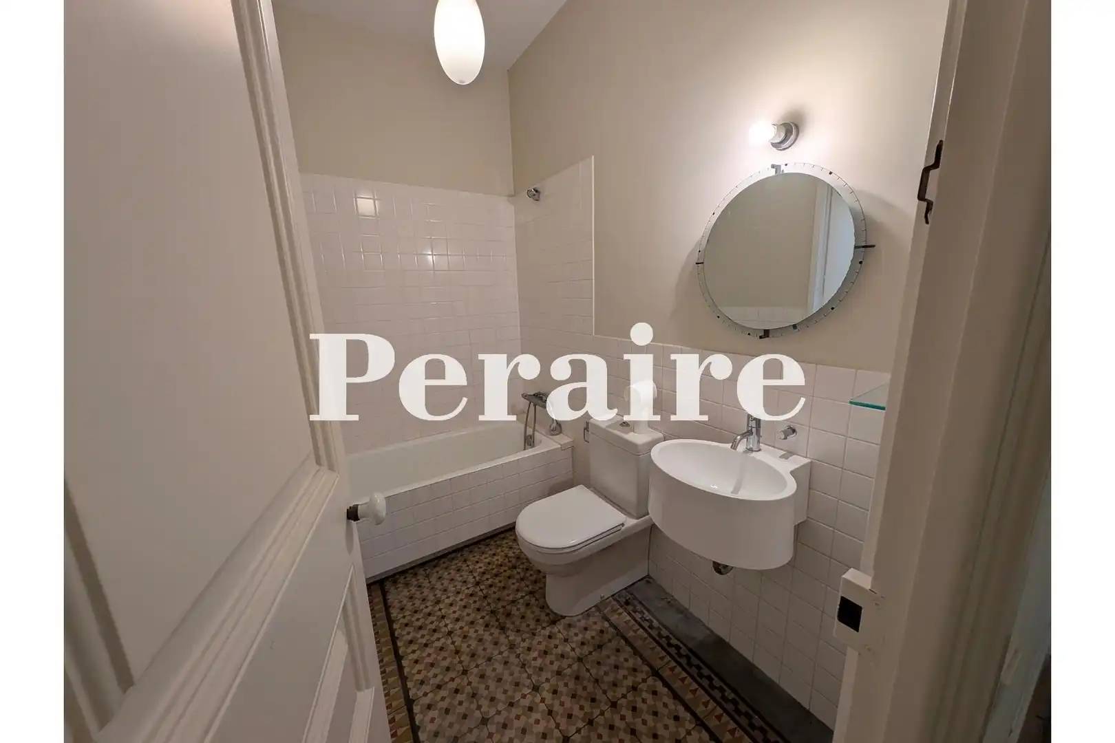 Badezimmer von Wohnung zur Miete in Barcelona mit Heizung und Balkon