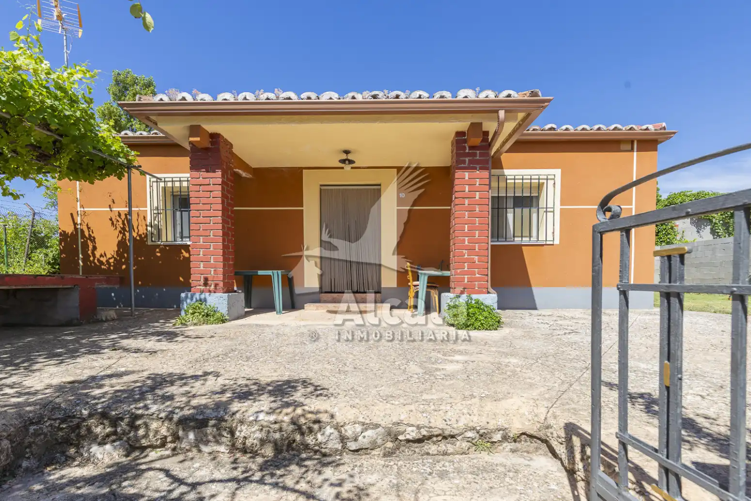 Vista exterior de Casa o chalet en venta en Cifuentes con Calefacción, Jardín privado y Trastero