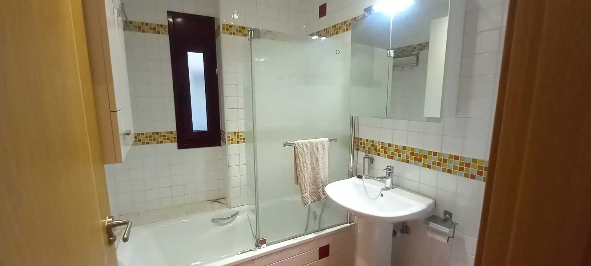 Baño de Apartamento en venta en Gijón  con Calefacción, Amueblado y Horno
