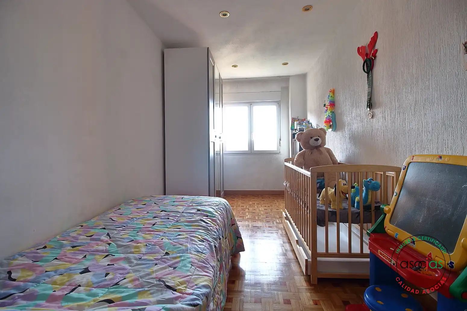 Dormitori de Pis en venda en Gijón  amb Calefacció i Parquet