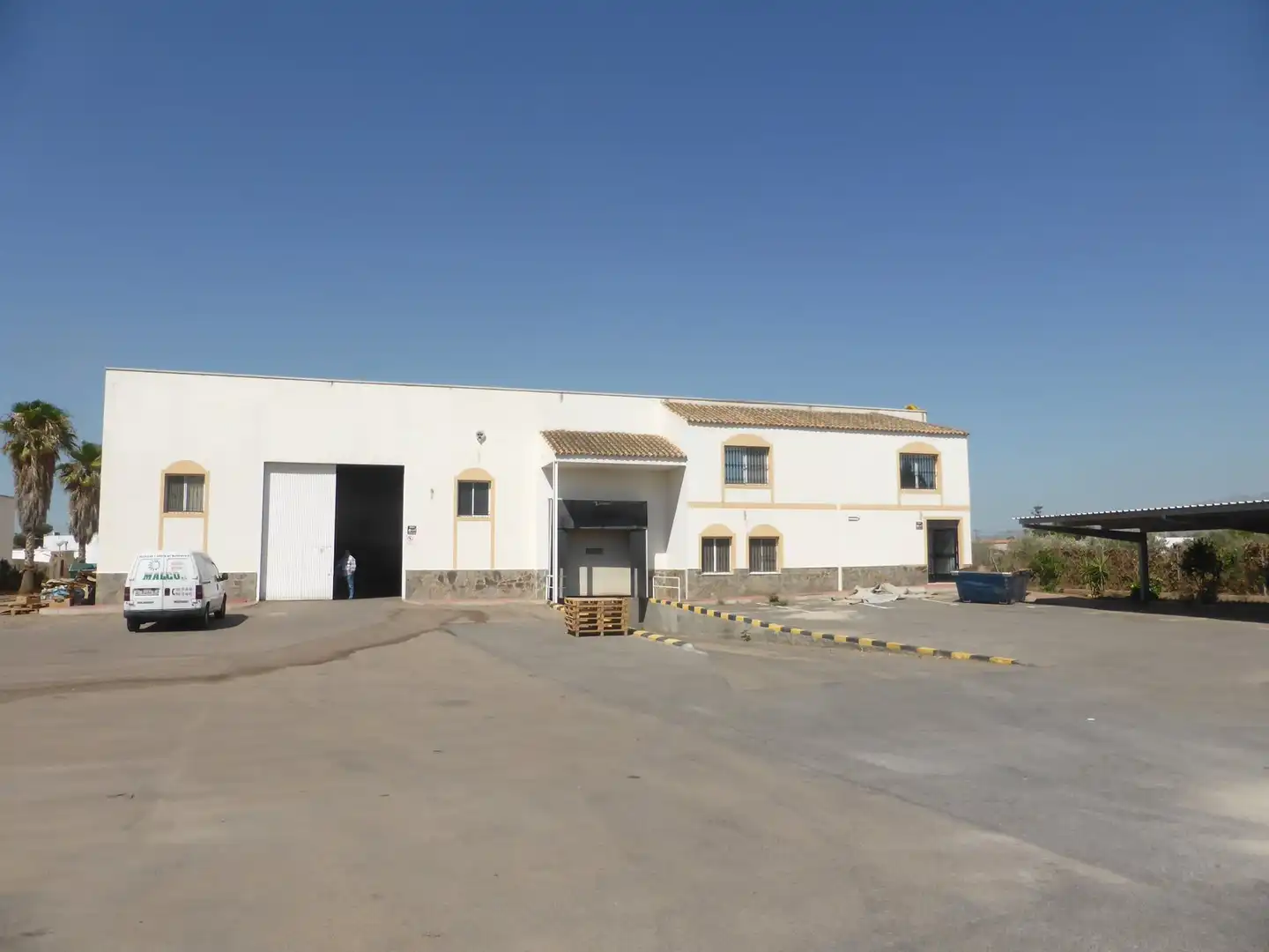 Außenansicht von Fabrikhallen zum Verkauf in Níjar