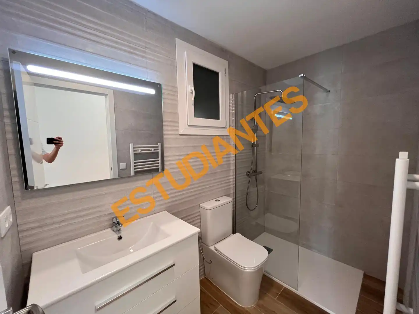 Badezimmer von Wohnung zur Miete in Lleida mit Heizung, Parkett und Möbliert