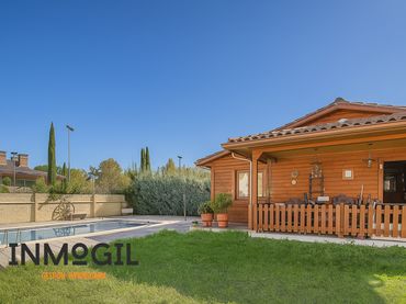 Xalet amb piscina en venda a Calle del Valle de Toranzo