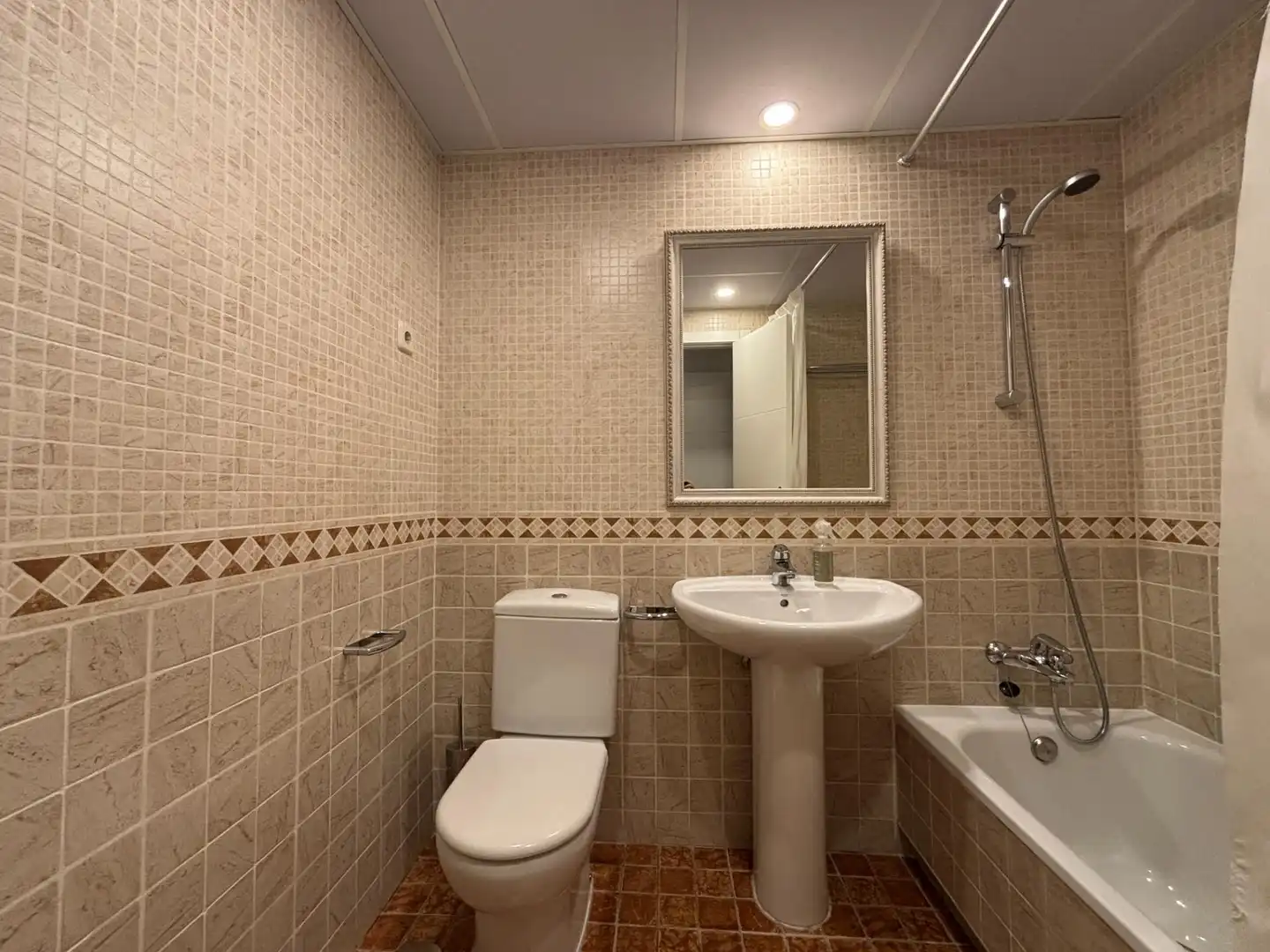 Badezimmer von Wohnung zur Miete in Hortaleza