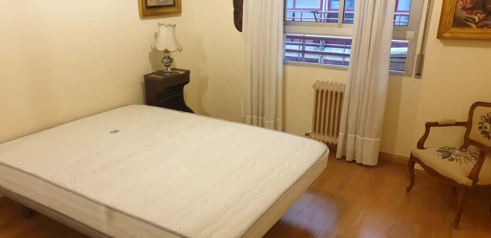 Dormitori de Pis de lloguer en Madrid amb Aire condicionat, Calefacció i Terrassa