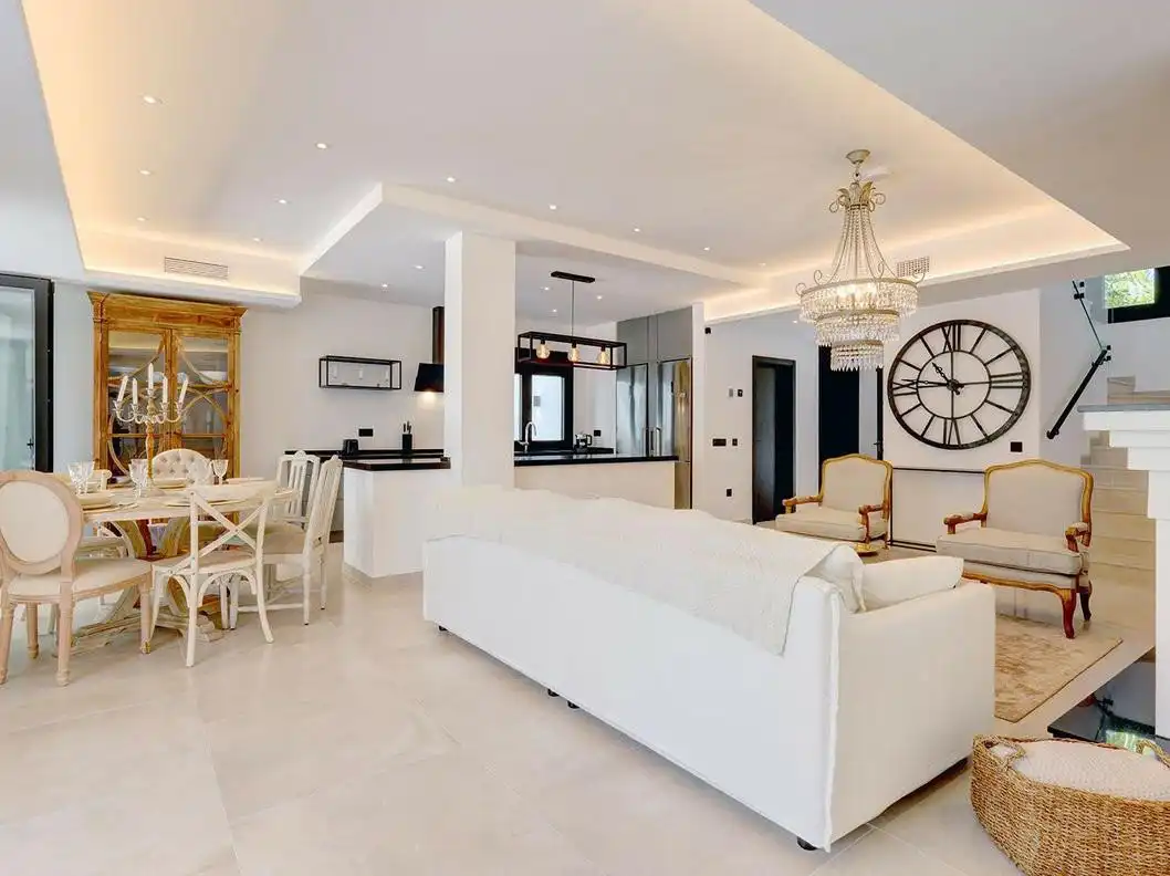 Wohnzimmer von Haus oder Chalet zur Miete in Marbella mit Klimaanlage, Privatgarten und Terrasse