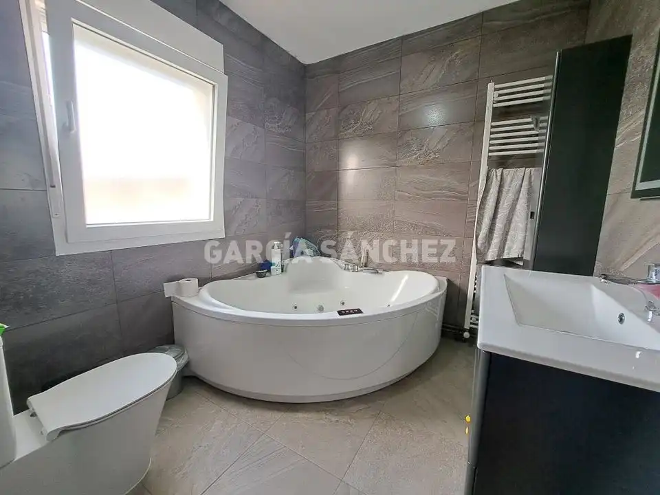 Bathroom of Houses for sale in Boiro  with Private garden, Terrace and Furnished