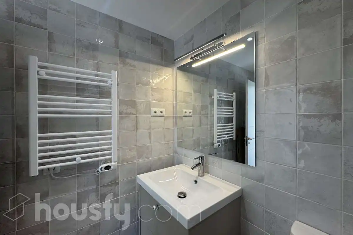 Badezimmer von Wohnung zur Miete in Madrid mit Klimaanlage, Parkett und Abstellraum