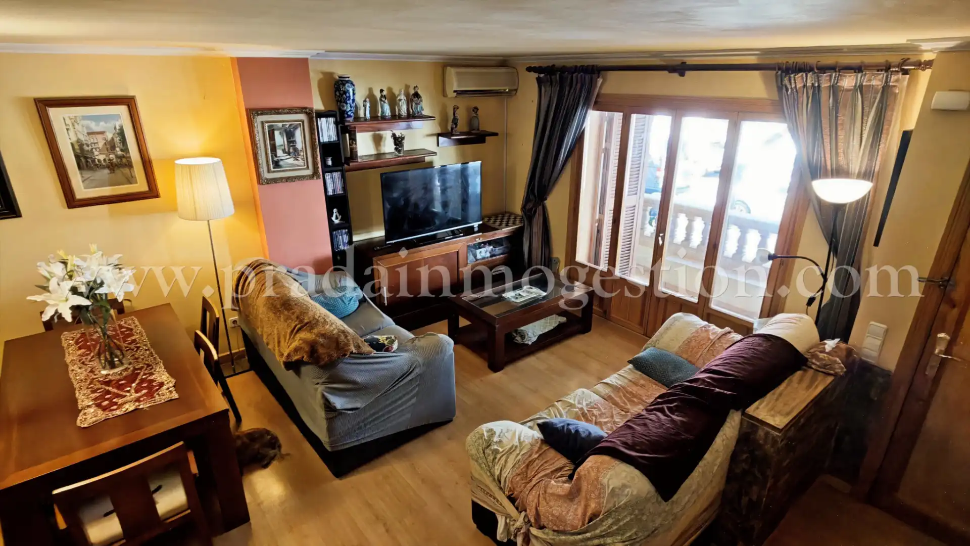 Sala d'estar de Casa adosada en venda en  Palma de Mallorca amb Aire condicionat, Calefacció i Jardí privat