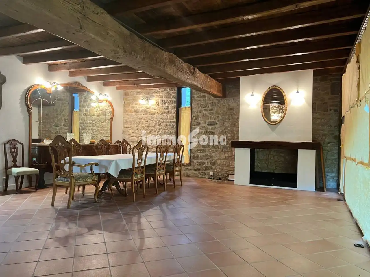Finca rústica en venda en La Vall d'en Bas amb Calefacció, Jardí privat i Alarma