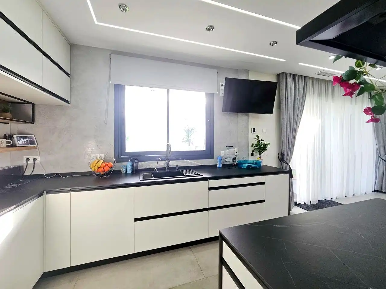 Cuina de Casa o xalet en venda en Alcalá de Guadaira amb Aire condicionat, Jardí privat i Terrassa