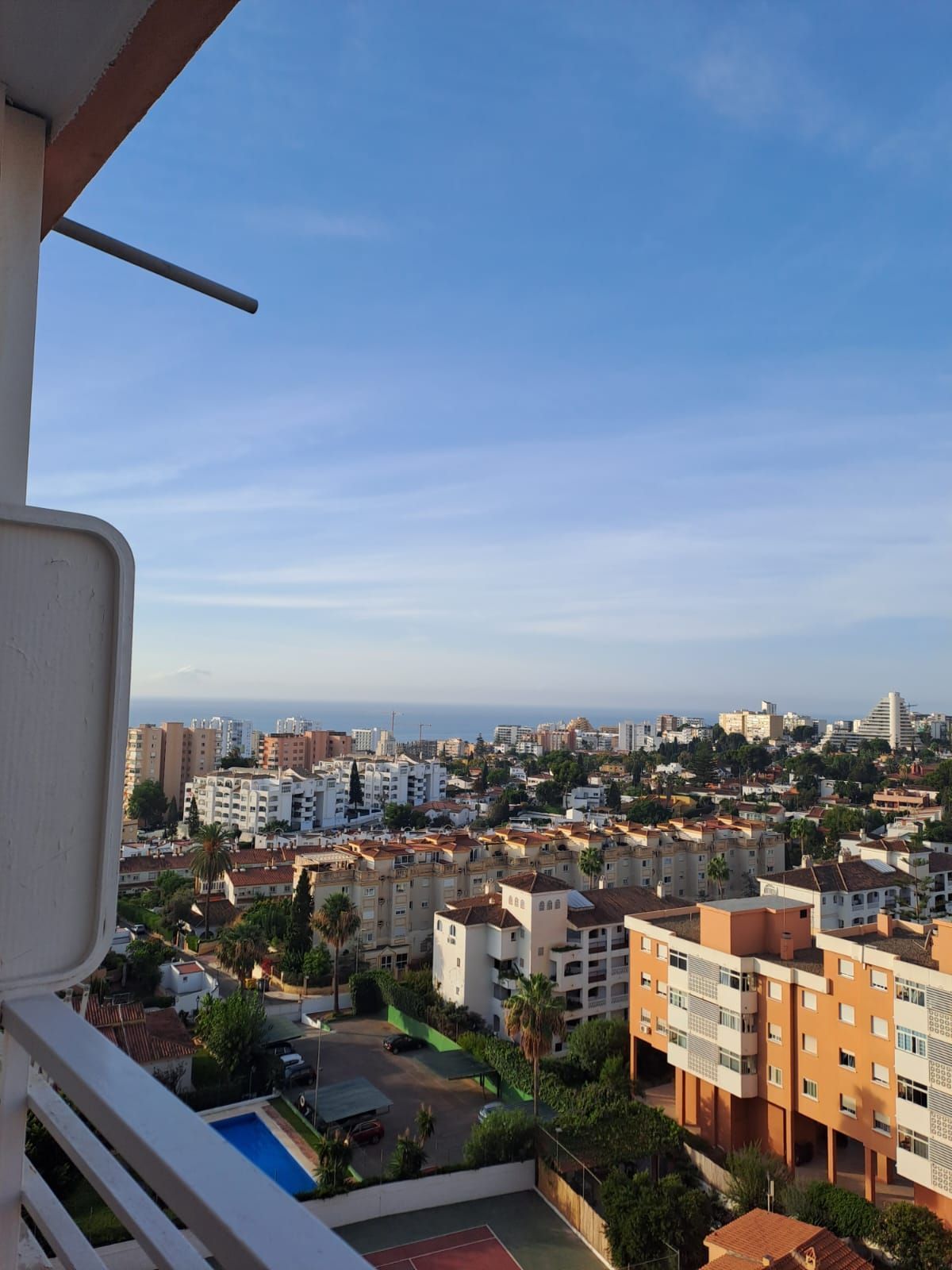 Vista exterior de Estudi en venda en Torremolinos amb Moblat i Piscina comunitària