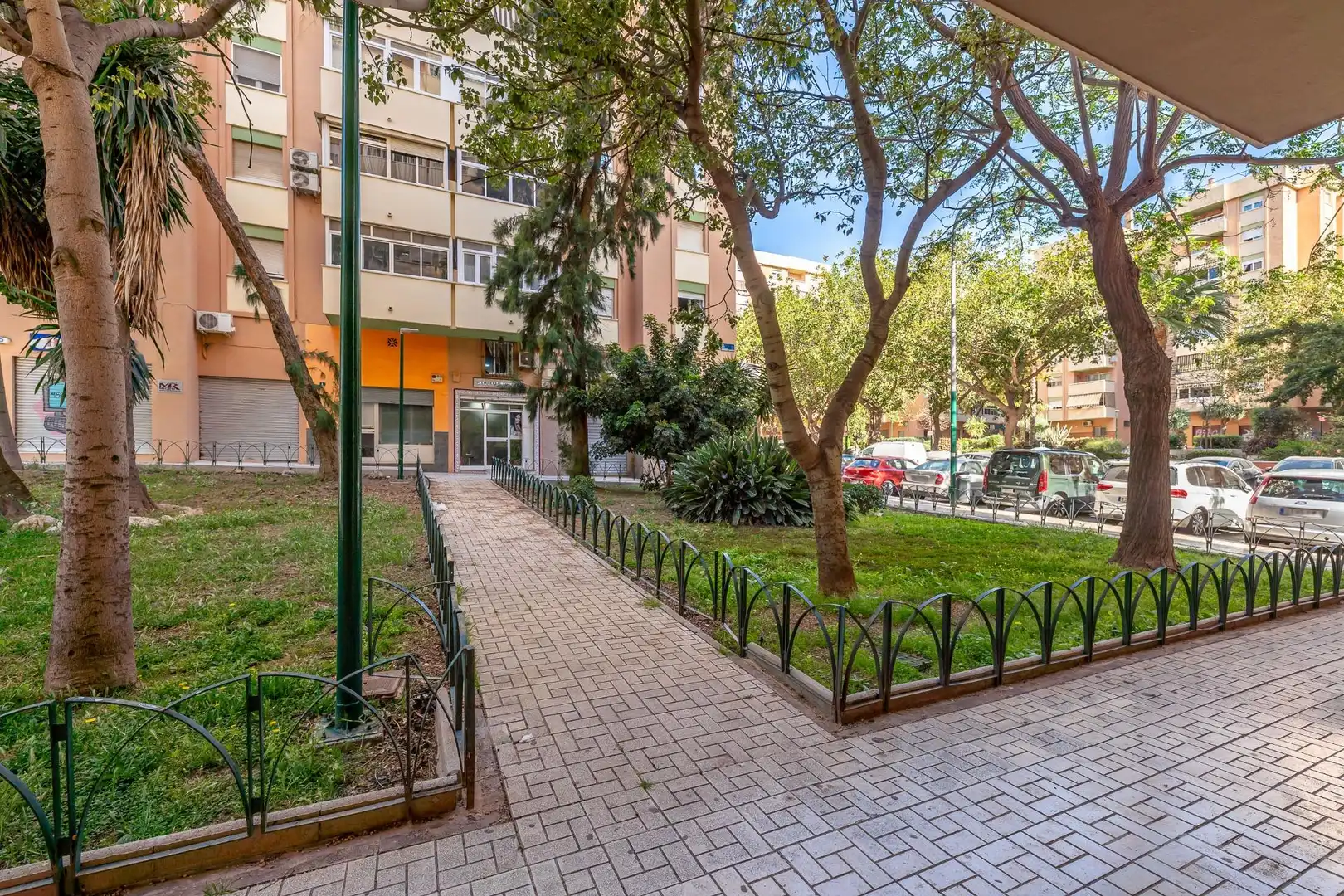 Vista exterior de Planta baixa en venda en Málaga amb Jardí privat