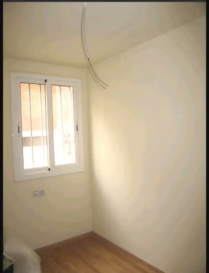 Habitación de Piso en venta en Cornellà de Llobregat con Parquet y Horno