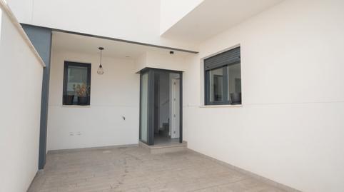 Foto 3 de Casa adosada en venta en  Calle Jose Mejias Salguero, Entrenúcleos, Sevilla