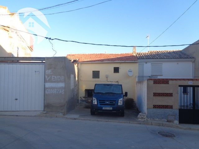 Vista exterior de Casa adosada en venda en Belinchón amb Jardí privat