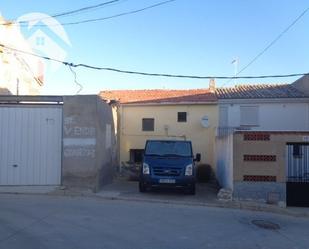 Vista exterior de Casa adosada en venda en Belinchón amb Jardí privat